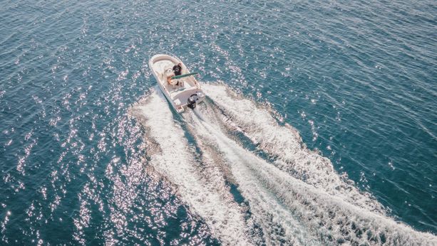 Rent Boats CBE camarat 625