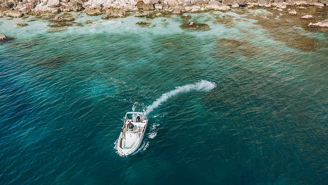 Rent Boats CBE camarat 625